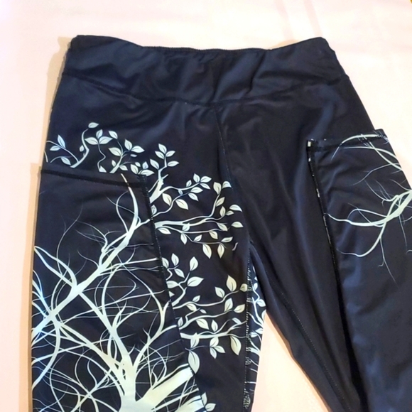 Black and white Lotus Legging yoga pants w branch tree design - Picture 2 of 11